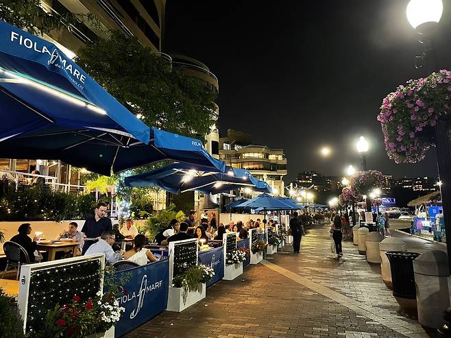 미국의 식당 (워싱턴=연합뉴스) 미국 워싱턴DC의 한 식당 풍경. 2022.9.18 [정기연 제공]