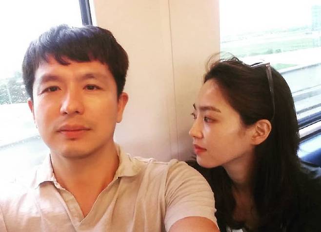 차유람 남편 이지성 작가가 최근 강남 아파트 인테리어 공사를 하는 과정에서 이웃 주민들과 갈등을 빚고 법적 다툼을 벌이고 있는 것으로 전해졌다. (사진=페이스북)