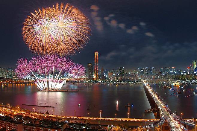 오는 10월 8일 서울 여의도 63빌딩 일대에서 개최되는 서울불꽃축제/한화생명 제공