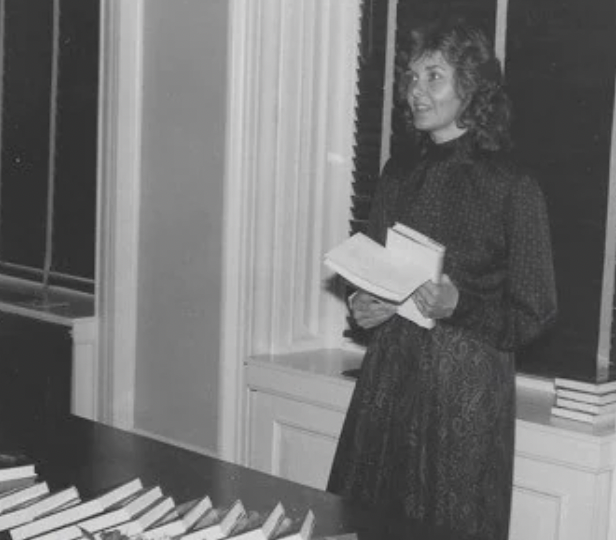 뉴욕전화회사 인사과에 재직하며 78년 토론회 패널로 참가하던 무렵의 로든. 가족사진.