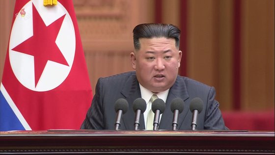 지난 8일 최고인민회의 전체회의에서 연설하는 김정은 북한 국무위원장. [조선중앙TV 캡처]