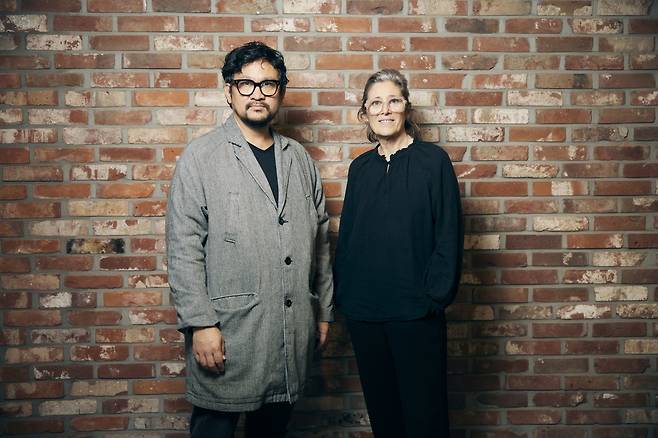 다큐 '물방울을 그리는 남자'의 김오안 감독(왼쪽)과 브리지트 부이오 감독(오른쪽) [영화사 진진 제공. 재판매 및 DB 금지]