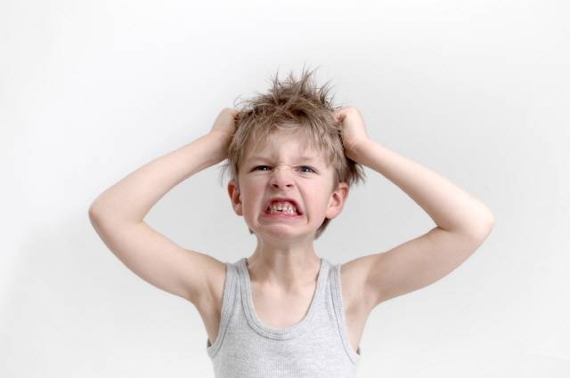 털 뽑는 행위를 줄이거나 멈추려는 반복적인 시도가 있었다면 발모벽을 의심해볼 수 있다./사진=클립아트코리아