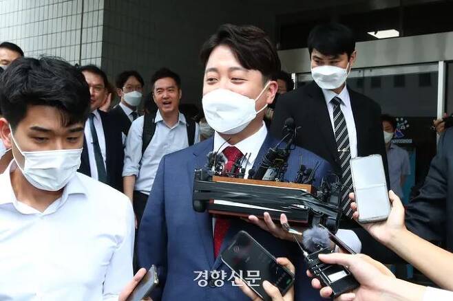 Lee Jun-seok, former leader of the People Power Party leaves the court after attending a hearing on an injunction to suspend the People Power Party’s constitution at the Seoul Southern District Court in Yangcheon-gu, Seoul on the morning of September 14. Kweon Ho-wook, Senior Reporter