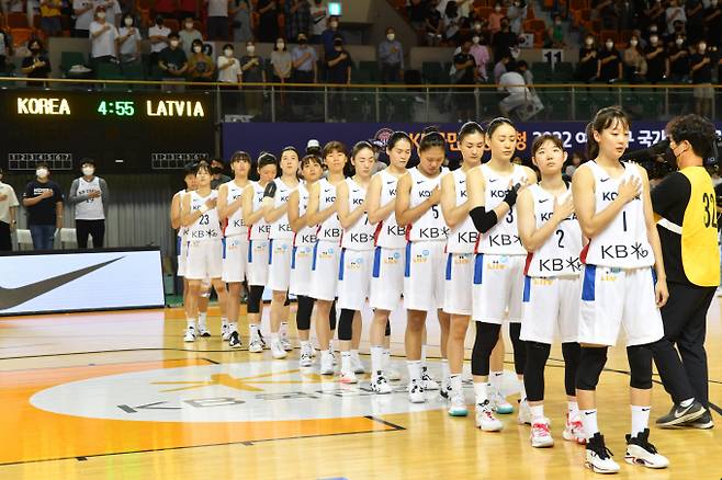한국 여자농구 대표팀이 2022 FIBA 호주 월드컵에서 12년 만에 1승을 노린다. 사진은 지난달 19일 충북 청주체육관에서 열린 라트비아와의 평가전에 출전한 대표팀. /사진=뉴시스(대한농구협회 제공)