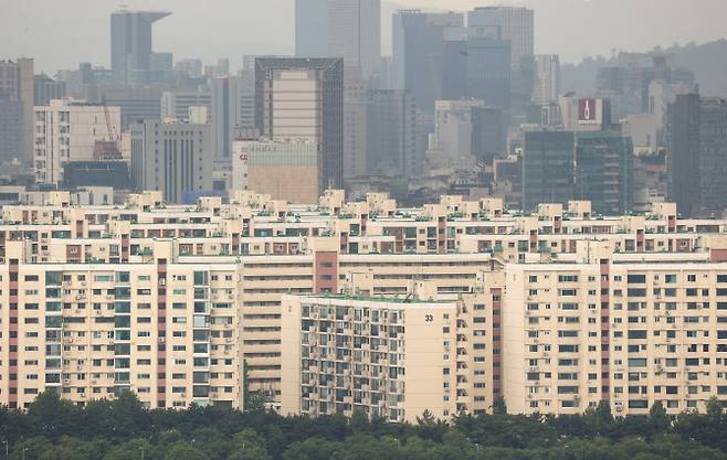 사진은 서울 응봉산에서 바라본 압구정 현대아파트 모습.(사진=연합뉴스)