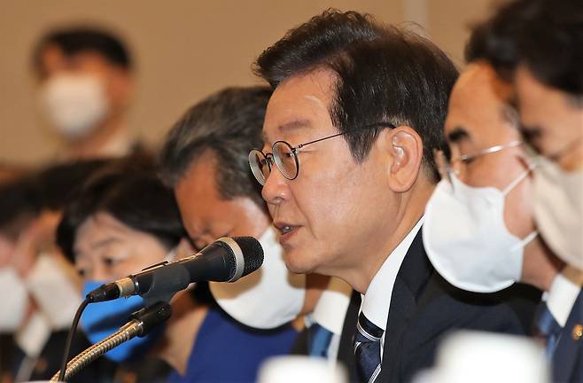 21일 오전 부산 해운대구 벡스코에서 열린 부·울·경 예산정책협의회에서 더불어민주당 이재명 대표가 발언하고 있다./김동환 기자