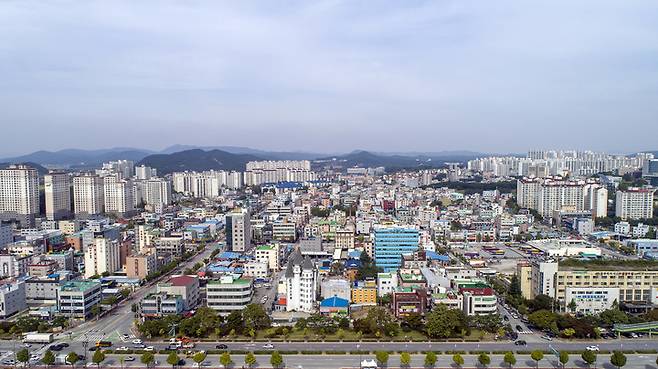 [뉴시스=공주]금강에서 바라본 공주시 전경.2022.01.25.(사진=공주시 제공) *재판매 및 DB 금지