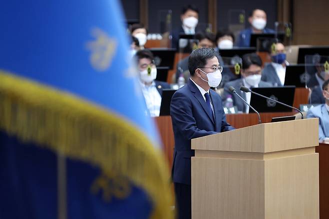 [수원=뉴시스] 21일 김동연 경기도지사가 경기도의회 본회의장에서 열린 경기도의회 제363회 임시회 제2차 본회의에서 도정 질문(일문일답)에 답변을 하고 있다. (사진=경기도 제공) *재판매 및 DB 금지