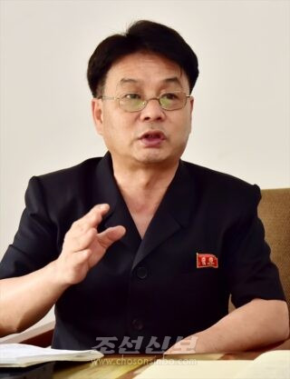 황영남 조선과학기술총연맹 중앙위원회 부장 (서울=연합뉴스) 황영남 조선과학기술총연맹 중앙위원회 부장이 재일본조선인연합회 기관지 조선신보와 인터뷰하는 모습. 2022.9.21