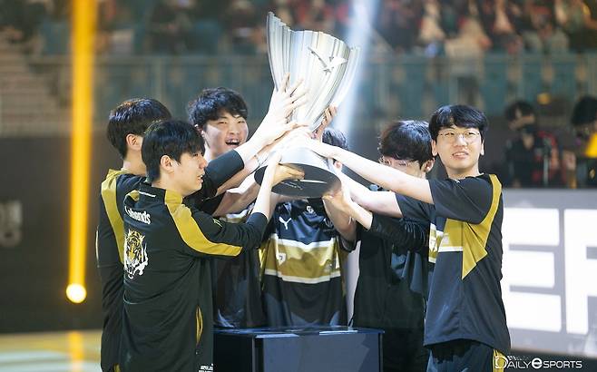 파워랭킹 1위에 오른 젠지e스포츠.