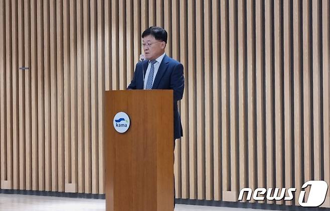 정만기 한국자동차산업협회(KAMA) 회장이 22일 열린 퇴임식에서 퇴임사를 하고 있다.(KAMA 제공)