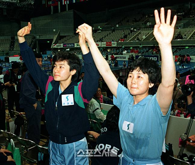 현정화(왼쪽)와 리분희. 스포츠서울 DB