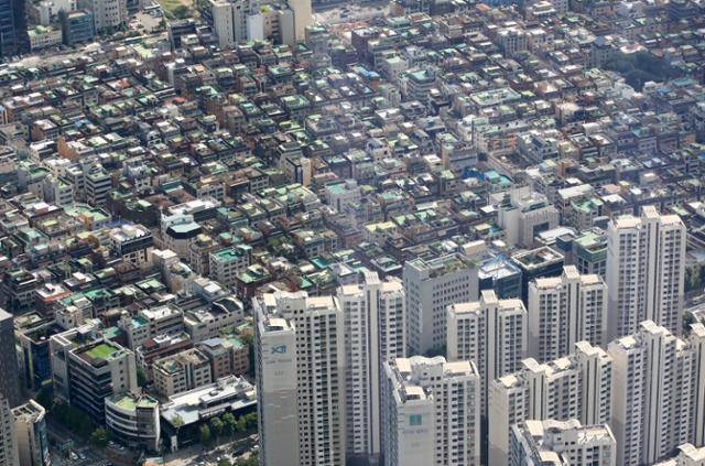 서울 송파구 롯데월드타워 서울스카이에서 바라본 빌라 밀집지역. 뉴스1