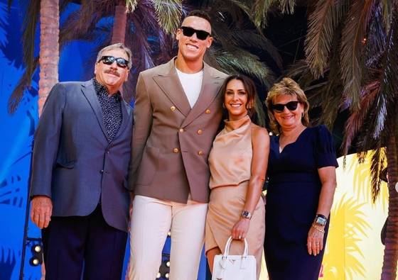 부모 아내와 함께한 저지. 애런 저지 인스타그램 갈무리