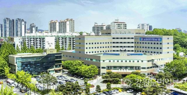 ▲ 경찰청 국립경찰병원 분원건립TF는 조만간 병원건립위원회를 열어 부지선정 방법과 기준 등 세부절차를 확정해 늦어도 9월말까지 신청서를 제출한 19개 지자체에 모두 통보할 예정이다. 사진은 서울시 송파구 송리로 123에 위치한 국립경찰병원 본원 전경.