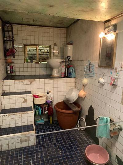 `기생충` 반지하 화장실 세트. [로이터 = 연합뉴스]