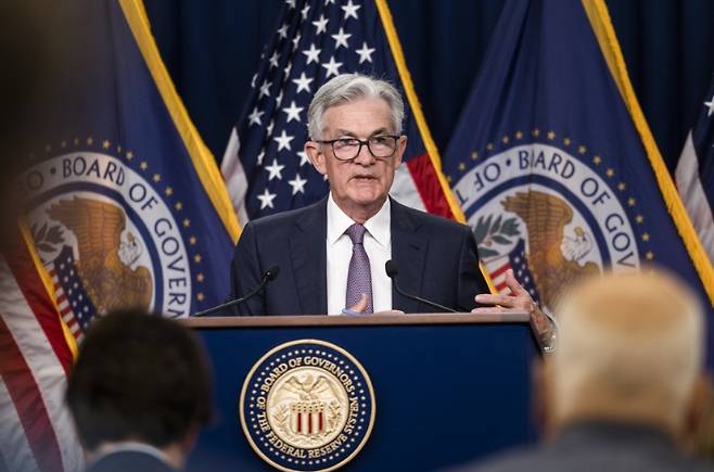 제롬 파월 미국 연방준비제도(Fed·연준) 의장이 21일(현지시간) 연방공개시장위원회(FOMC) 정례회의에서 기준금리 0.75%포인트 인상을 결정한 뒤 기자회견을 하고 있다. 파월 의장은 "물가상승률이 (연준 목표치인) 2%를 향해 내려가고 있다고 매우 확신하기 전에는 금리 인하를 고려하지 않을 것"이라고 말했다. 연합뉴스