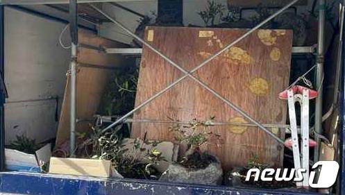 밀반출 차량에 실린 제주 석부작과 자연석.(제주해양경찰서 제공)