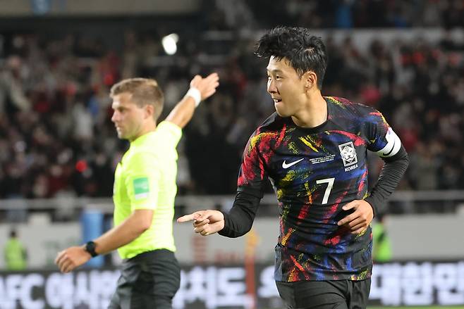 23일 고양종합운동장에서 열린 한국 대 코스타리카 축구대표팀 평가전에서 손흥민이 동점골을 넣은 후 기뻐하고 있다. [연합]