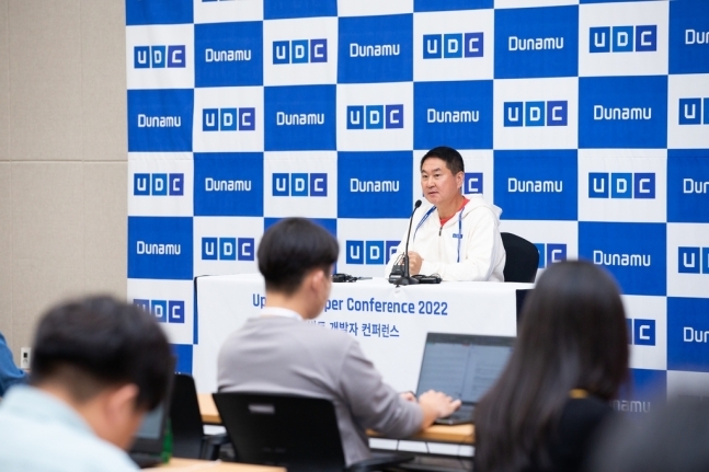 이석우 두나무 대표가 22일 부산항국제전시컨벤션센터(BPEX)에서 열린 '업비트 개발자 콘퍼런스(UDC) 2022'에서 기자간담회를 진행했다. 두나무 제공