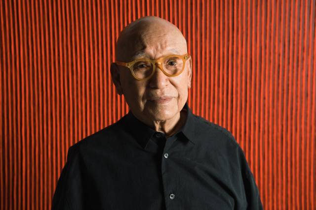 루이비통이 한국 작가 최초로 박서보 화백과 손잡고 200개 한정판 핸드백을 출시할 예정이다. 서울경제DB