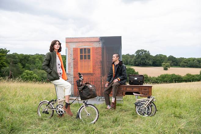 사진 : 바버(Barbour) X 브롬튼(Brompton), 22FW바버 X 브롬튼 컬렉션 ⓒBarbour