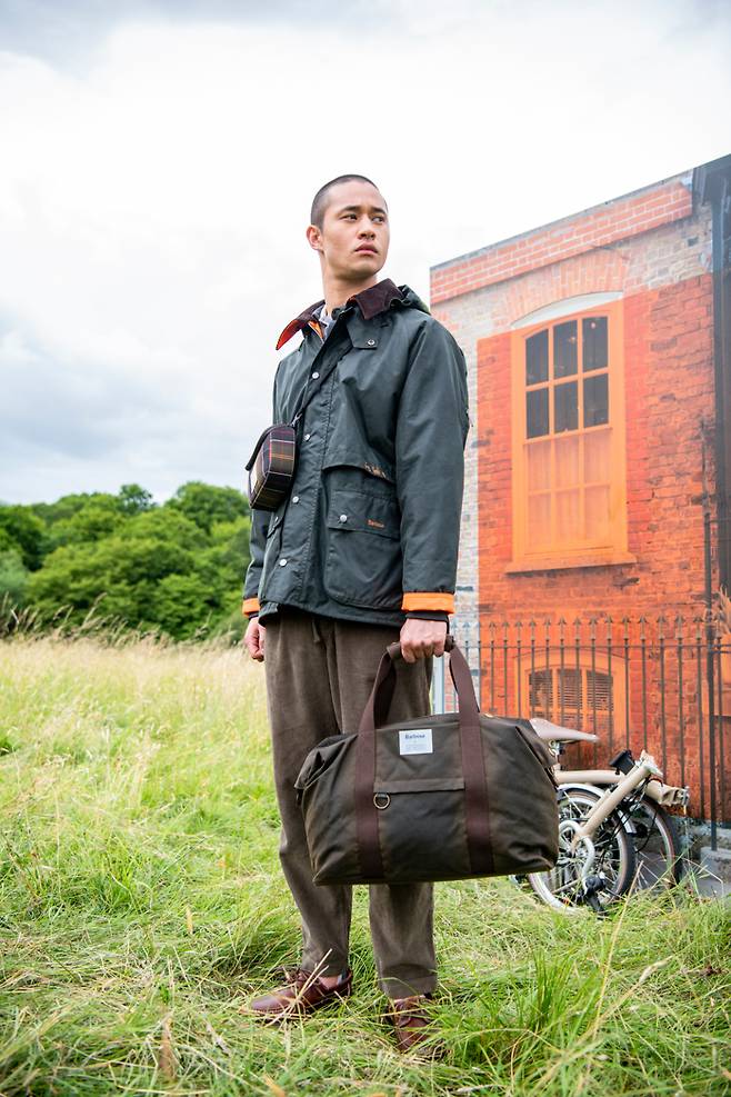 사진 : 바버(Barbour) X 브롬튼(Brompton), 22FW바버 X 브롬튼 컬렉션 ⓒBarbour