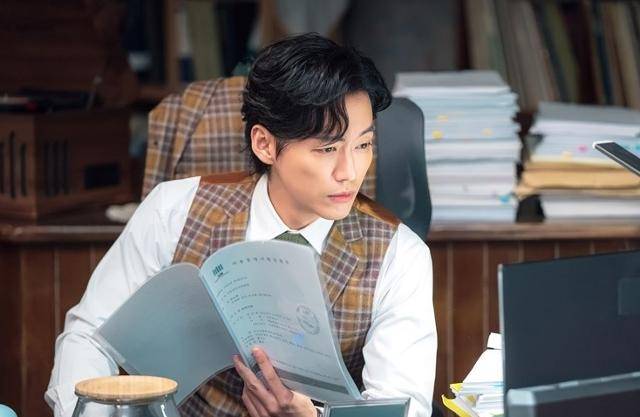 지난 23일 SBS 새 드라마 '천원짜리 변호사'가 베일을 벗었다. 작품은 수임료는 천 원이지만 실력은 단연 최고인 천지훈이 빽 없는 의뢰인들의 가장 든든한 빽이 되어주는 통쾌한 변호 활극이다. SBS 제공