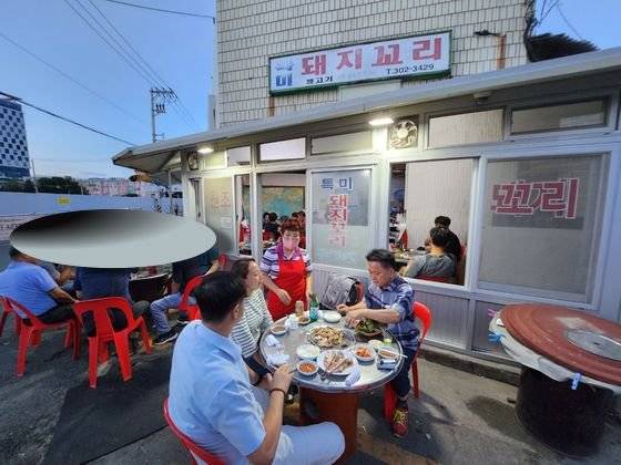 지난 15일 부산 사상구 모라동의 한 돼지꼬리 구이집 모습. 위성욱 기자
