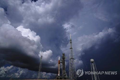 케네디우주센터 39B 발사장에 세워진 아르테미스Ⅰ로켓 [AP 연합뉴스]