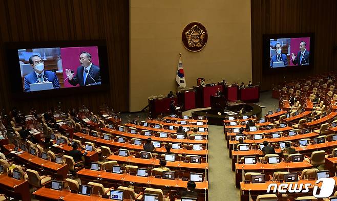 김원이 더불어민주당 의원이 22일 서울 여의도 국회에서 열린 본회의 교육·사회·문화 분야 대정부질문에서 한덕수 국무총리에게 질의하고 있다. (공동취재)/뉴스1 ⓒ News1 허경 기자