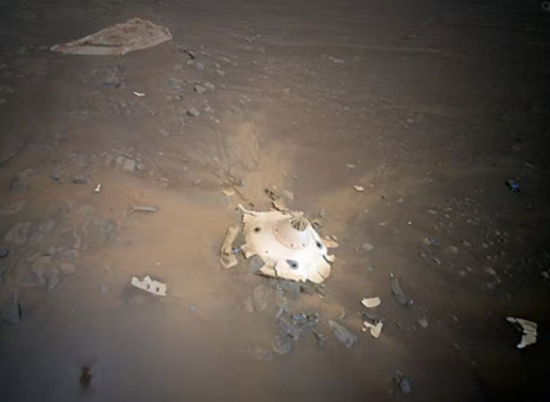 우주선 잔해로 추정되는 쓰레기가 화성에서 발견된 모습 / 사진= NASA
