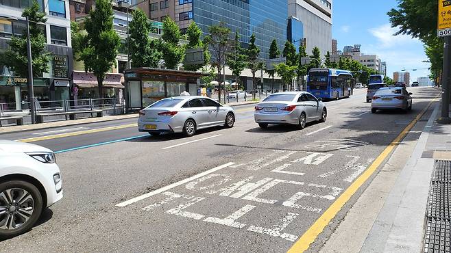 자전거 우선도로는 의미와 활용법이 불명확해 자전거 이용자들이 주행을 꺼린다. 중앙일보