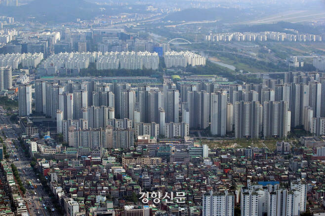 롯데타워에서 바라본 송파,성남 방향 아파트단지.