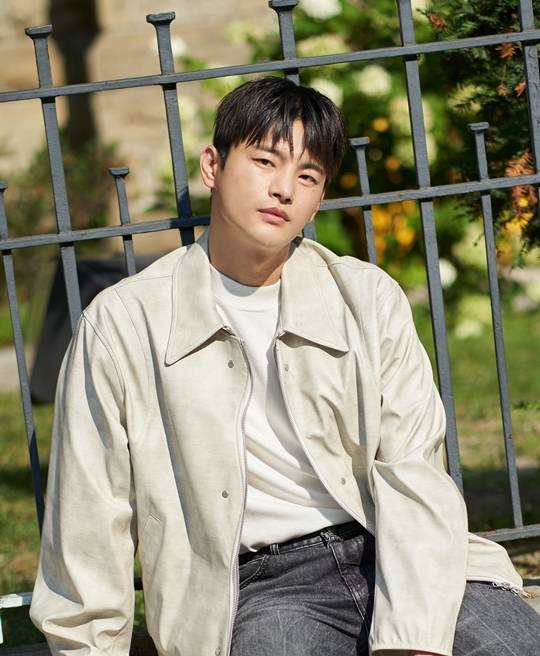 연기 변신이란 이렇게 하는 것. 화제작 ‘늑대사냥’에서 극강의 빌런 연기를 선보인 배우 서인국.