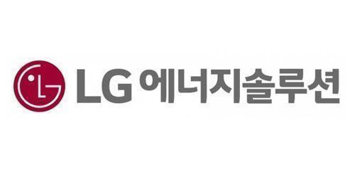 LG에너지솔루션은 발달장애인복지협회, 디스에이블드와 함께 꿈나무(꿈을 나누는 무대) 프로그램 지원 업무 협약을 26일 체결했다. LG엔솔 제공.