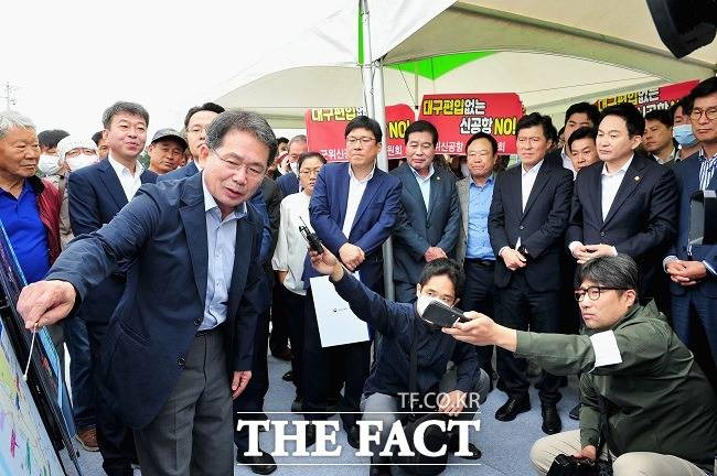 원희룡 국토부 장관이 통합신공항 이전 예정지를 찾았다./군위군 제공