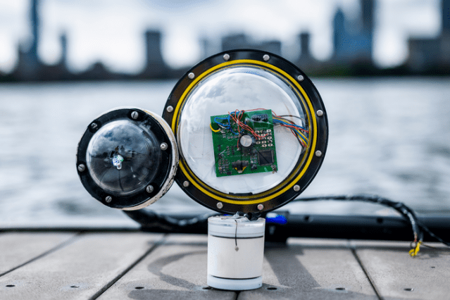 MIT 연구진이 개발한 배터리 없는 수중 카메라 (사진=MIT, Adam Glanzman)