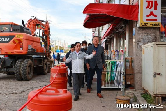 주광덕 남양주시장 26일 퇴계원읍 도로 확장 공사현장 점검. 사진제공=남양주시