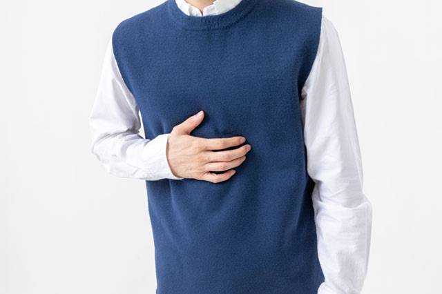 복통, 더부룩함, 명치 부근의 통증 등이 3개월 이상 나타나면 기능성 소화불량이 아닌지 의심해봐야 한다./사진=클립아트코리아