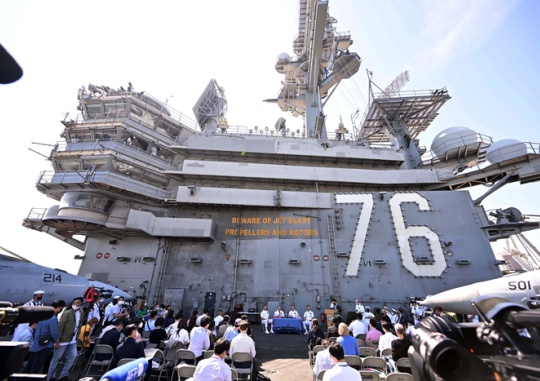 Captain Goldhammer, the commanding officer of the nuclear-powered aircraft carrier USS Ronald Reagan (CVN-76) answers questions from the press after the carrier arrived at the ROK Navy Fleet Command in Nam-gu Busan on September 23. Joint press photographers