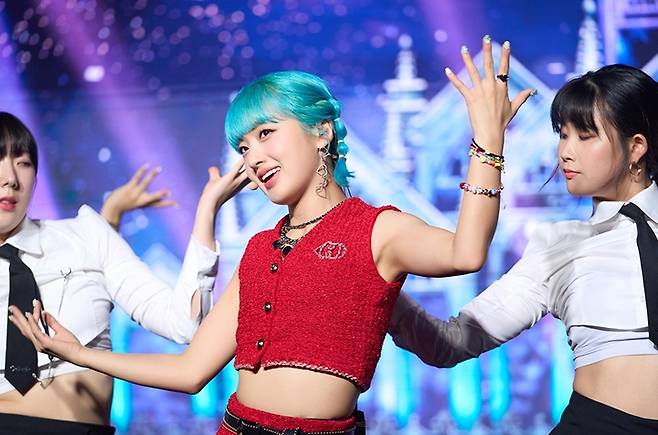 [서울=뉴시스] 26일 오후 서울 강남구 일지아트홀에서 가수 아도라(ADORA)의 첫 번째 미니 앨범 'Adorable REbirth’ 발매 기념 쇼케이스가 열렸다. (사진=AURA엔터테인먼트 제공) 2022.09.26. photo@newsis.com *재판매 및 DB 금지