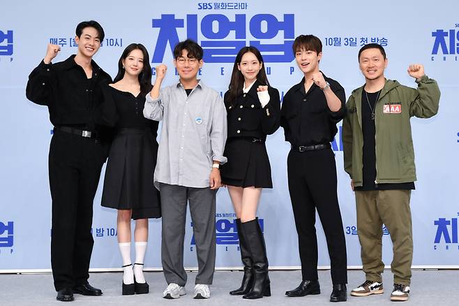 '치얼업' 김현진, 장규리, 한태섭PD, 한지현, 배인혁, 양동근(왼쪽부터). 사진 제공=SBS