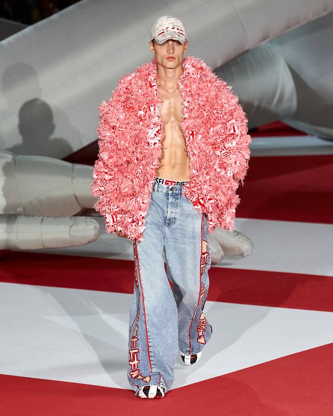 사진 : 디젤(DIESEL), 밀라노 알리안츠 클라우드 아레나 '2023 봄/여름 컬렉션 쇼' ⓒDIESEL