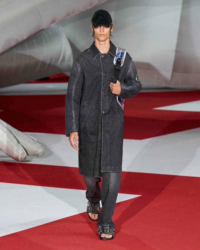 사진 : 디젤(DIESEL), 밀라노 알리안츠 클라우드 아레나 '2023 봄/여름 컬렉션 쇼' ⓒDIESEL