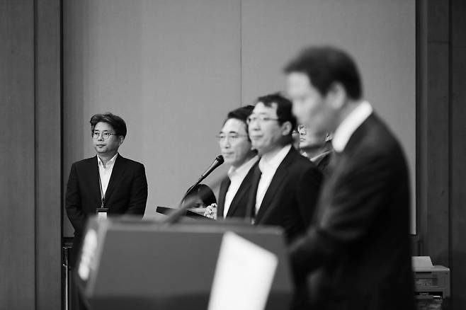 턱선이 살아있는(?) 김진욱.