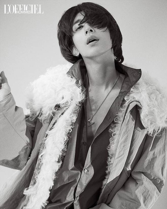 [서울=뉴시스] 최정훈 화보.2022.09.28. (사진 = 로피시엘 옴므 제공) photo@newsis.com *재판매 및 DB 금지