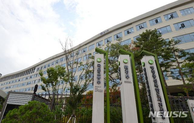 [세종=뉴시스]세종시 어진동 정부세종청사 내 위치한 환경부 외부전경. (사진=뉴시스 DB) 2022.09.28. photo@newsis.com