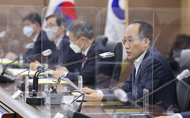 추경호 경제부총리(오른쪽)를 비롯한 기재부 출신들이 윤석열 정부 경제정책의 핵심을 맡고 있다. ⓒ연합뉴스